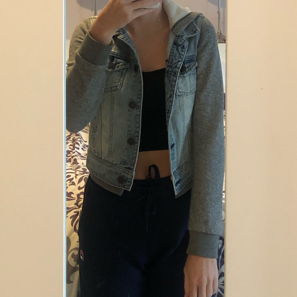 Light Wash American Eagle Jean Jacket